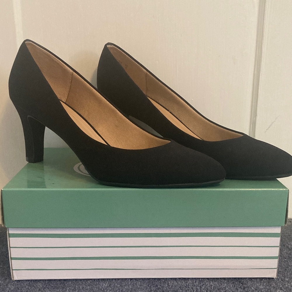 Like New ✨ Classic Black Heels Size 10